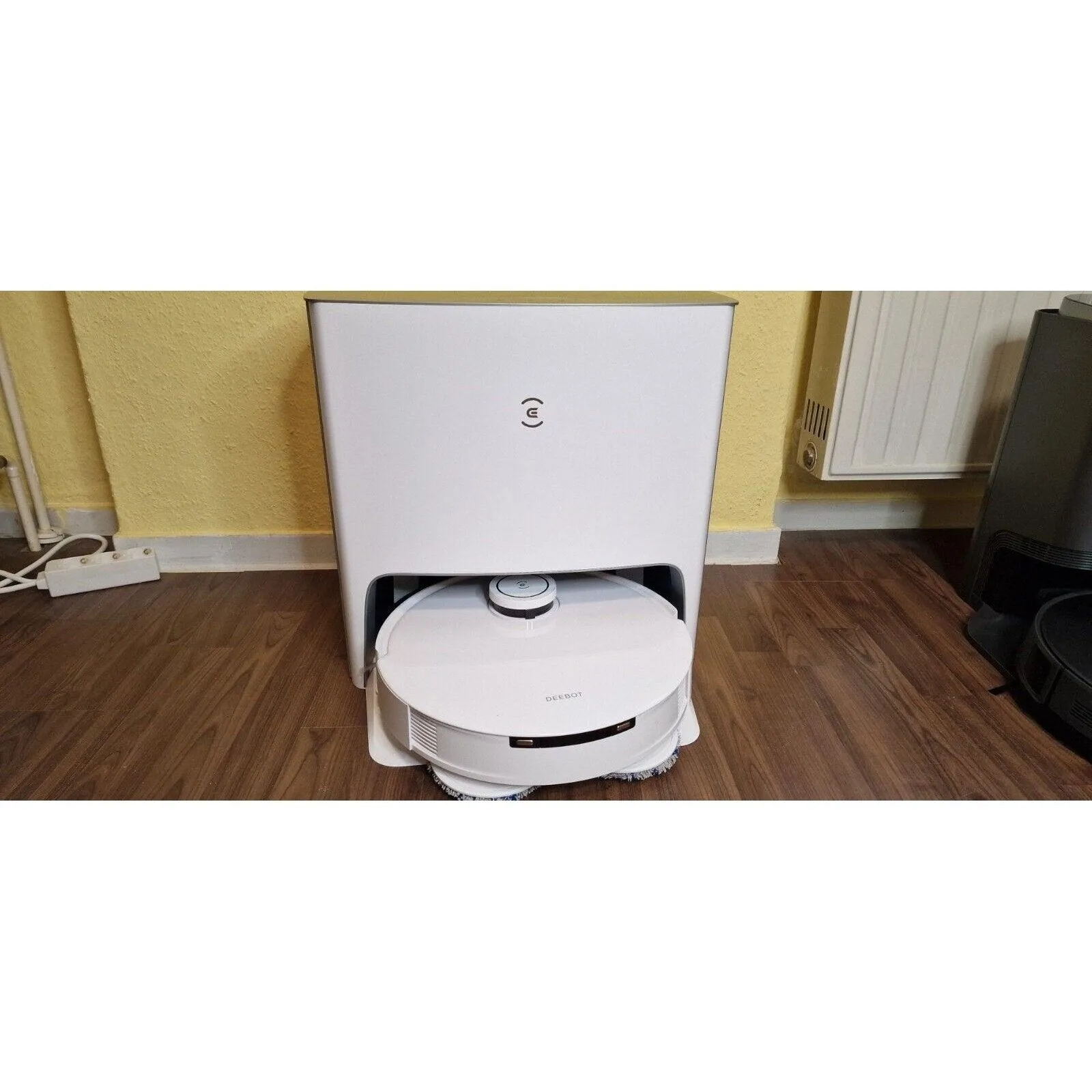 ECOVACS DEEBOT T10 Turbo  funzione di pulizia e stazione di lavaggio  ricondizionato A 